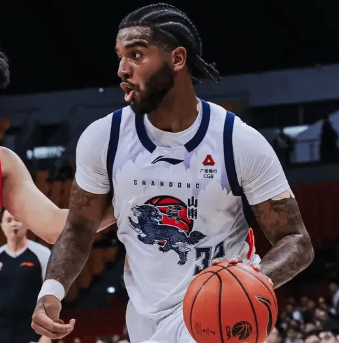 开云体育app下载-克里斯出战28分钟，22中9得到22分16篮板2助攻